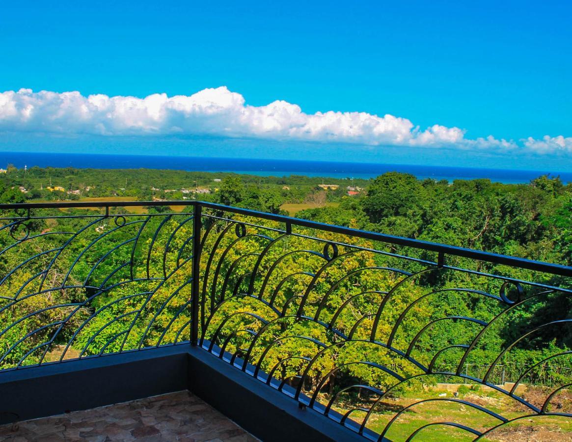 Runaway To Tranquility, Overlooking The Bay Runaway Bay Exterior foto