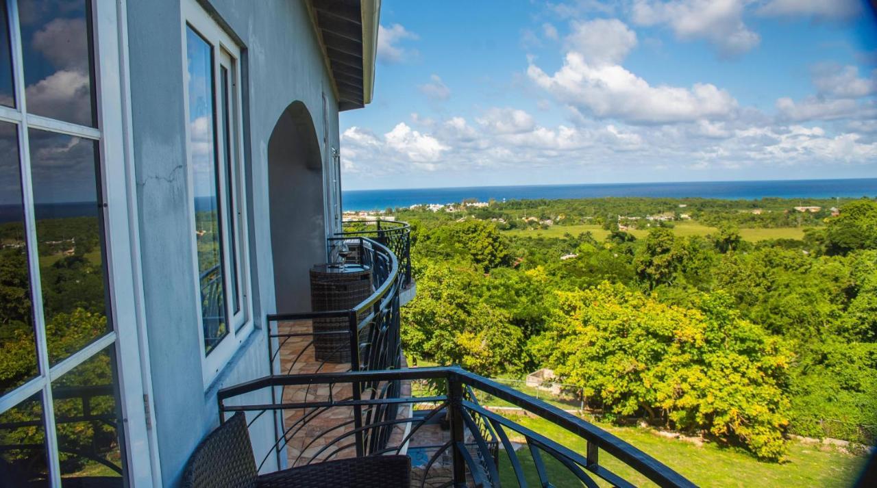Runaway To Tranquility, Overlooking The Bay Runaway Bay Exterior foto