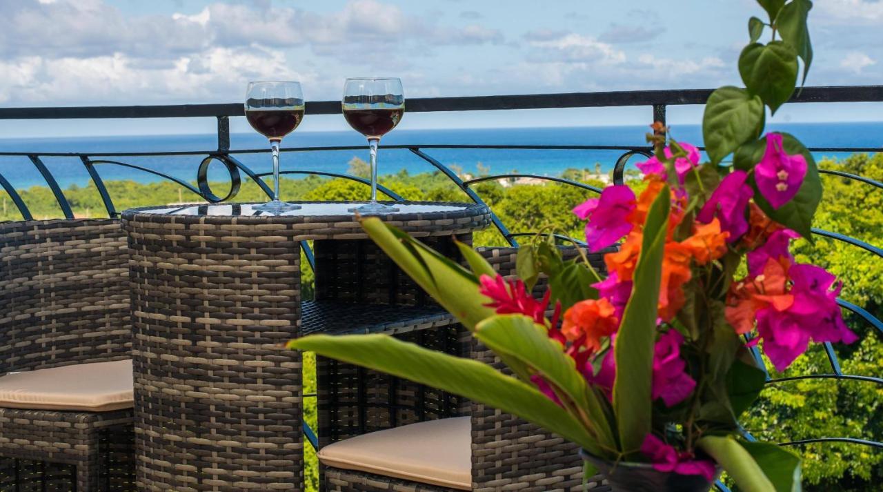 Runaway To Tranquility, Overlooking The Bay Runaway Bay Exterior foto