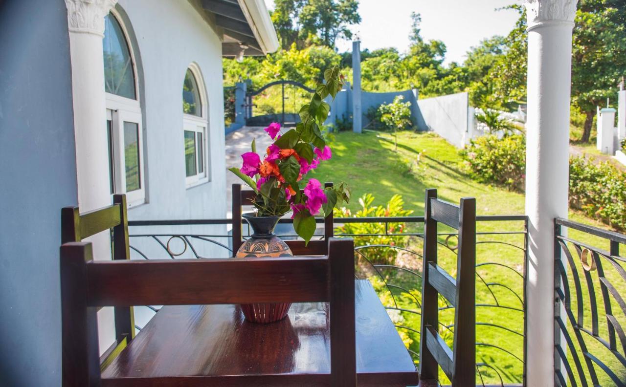 Runaway To Tranquility, Overlooking The Bay Runaway Bay Exterior foto
